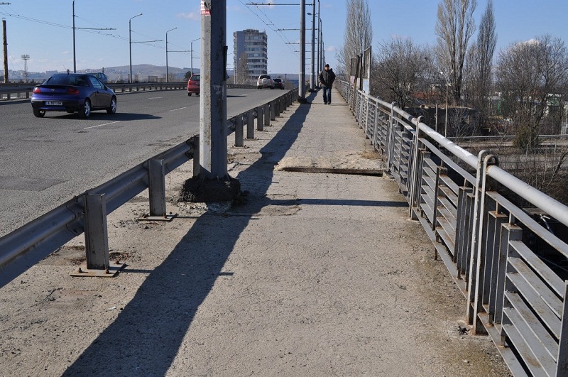 До дни затварят надлеза на бул. „Иван Вазов”, започва мащабен ремонт