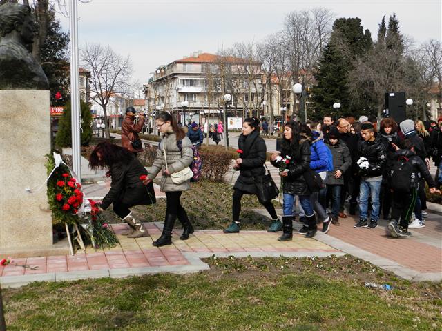 Поморие се поклони пред паметта на Апостола