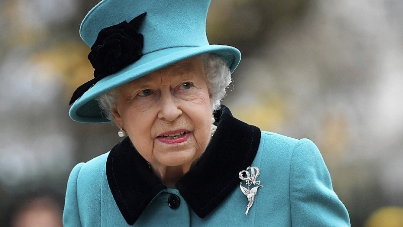 Критикуват Елизабет ІІ за неносене на маска