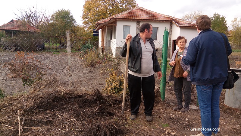 Строители влизат в село Ливада