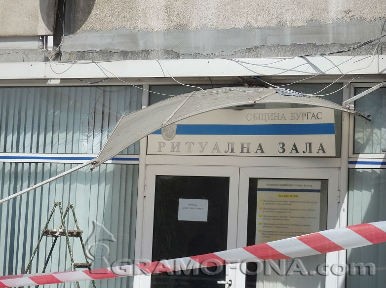 Блокът на Вардар с падащата мазилка ще чака, отлагат санирането му
