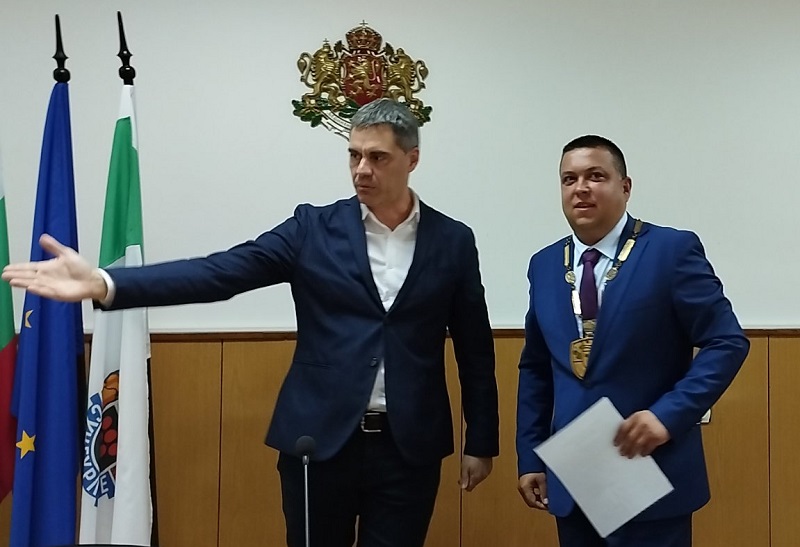 Тежка огърлица за новия кмет на Сунгурларе инж. Димитър Гавазов
