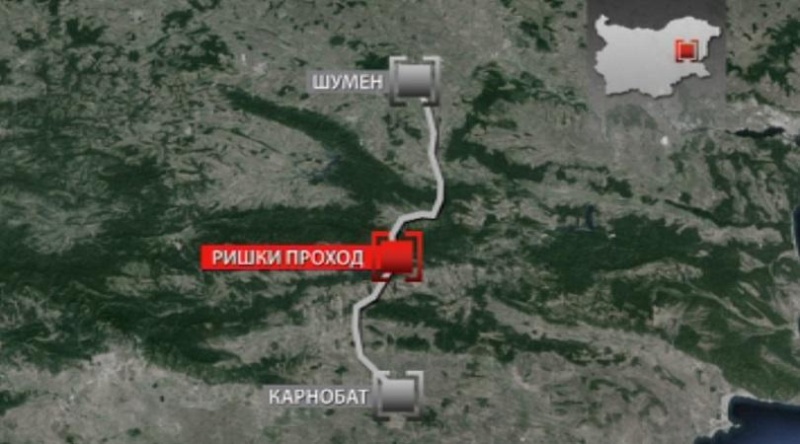 От утре започва изкърпване на най-компрометирания 7 км участък от КПП Карнобат към Лозарево