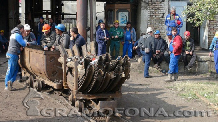 Дават мартенските заплати в мина Черно море на парче