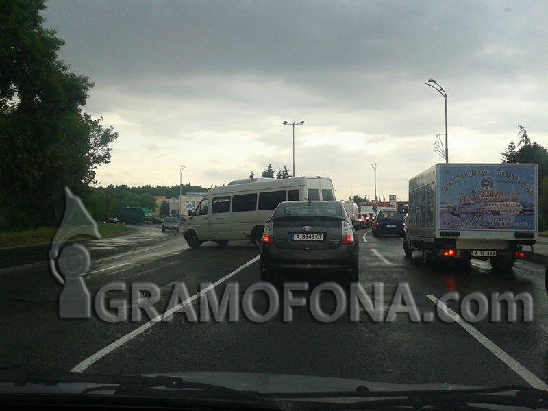 Автобуси задръстиха колелото за Слънчев бряг