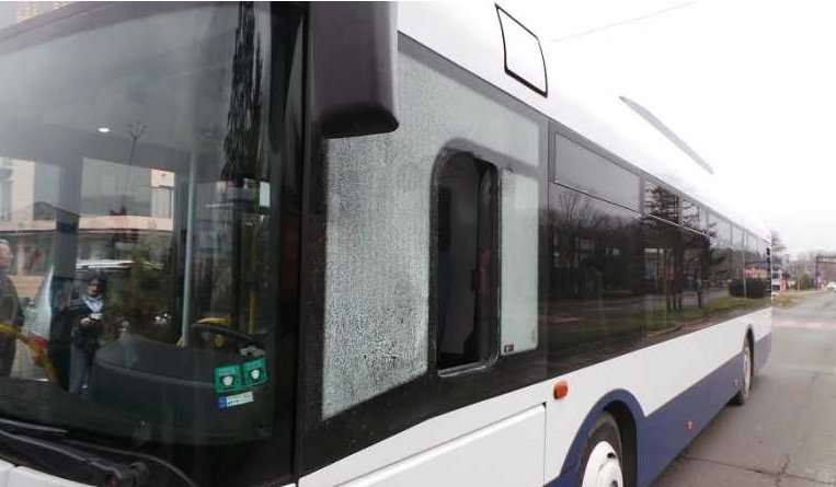 Нова атака по автобус в Бургас