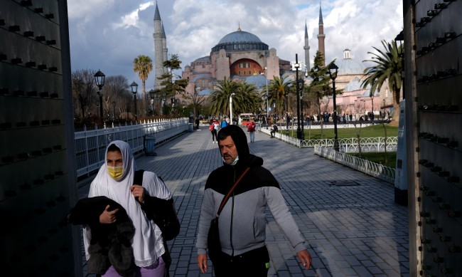 Първи уикенд навън за жителите на Истанбул 
