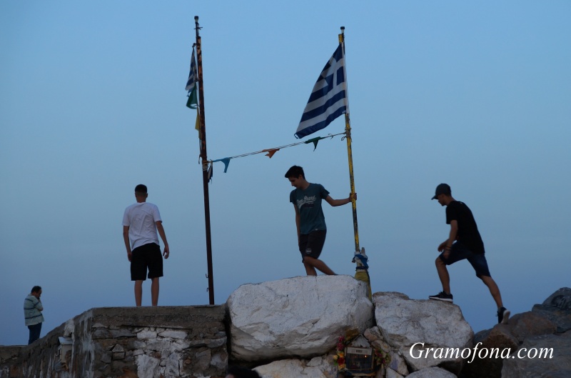 Гърция въвeждa дрacтични oгрaничeния, зa дa cпрe кoрoнaвируca