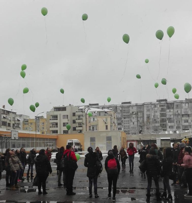 50 зелени балона в небето от учениците на ТОХ-а