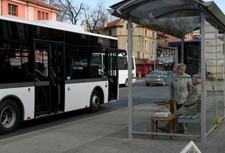 Шофьор на градски автобус в Пловдив загина след удар в мантинела