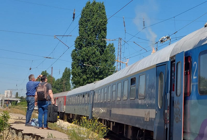 Инцидент с влака от Бургас за София, движението през Подуяне е спряно