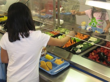 Започват проверки на храната в училищните столове