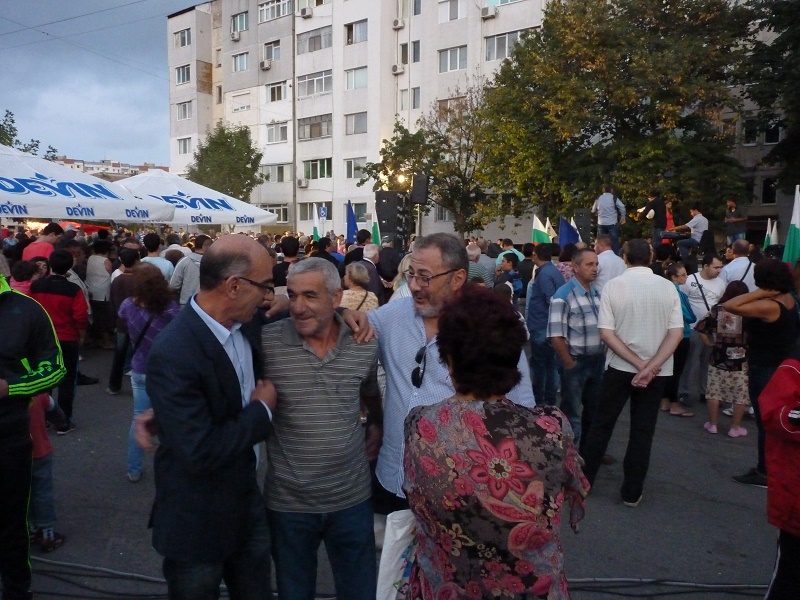 Искат велостоянки, за да ходят децата до училище с колело