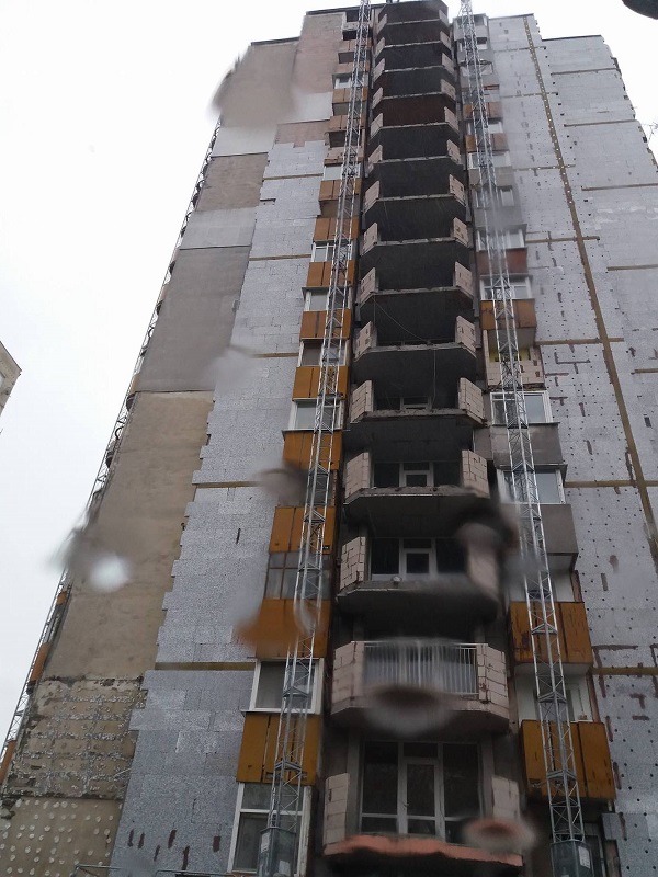 Сигнал от бл. 58 в Изгрев: Апартаментите ни протекоха, саниращата фирма нехае