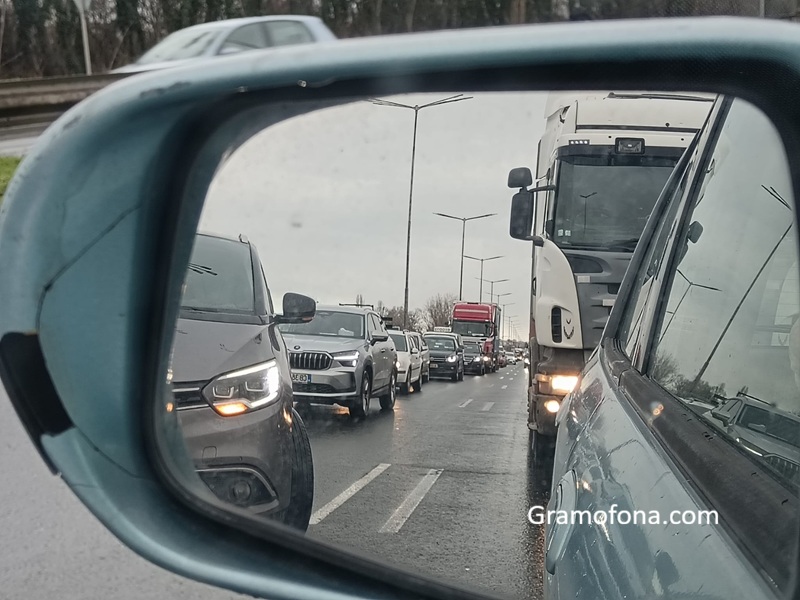 Големи задръствания заради ремонти в Бургас