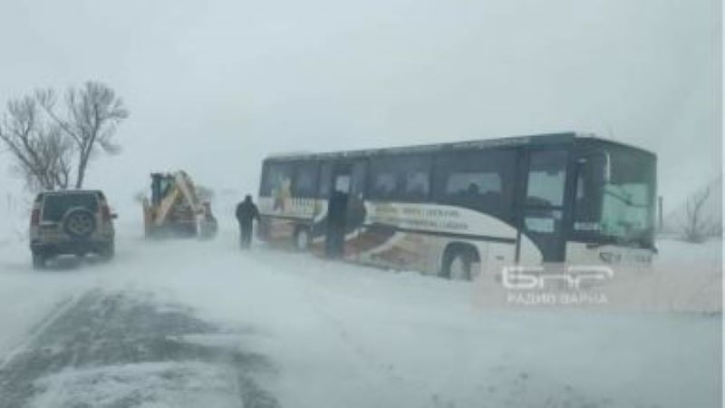 Снежна блокада във Варненско