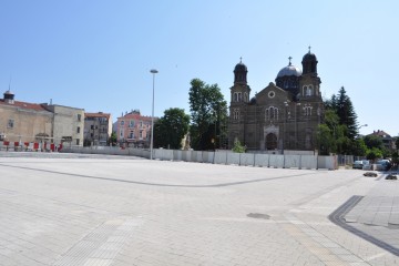 Ограничават движението около храма
