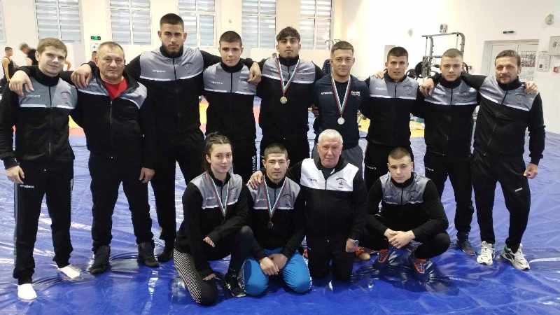 С куп медали се завърнаха от Сливен борците от "Черноморец" Бургас