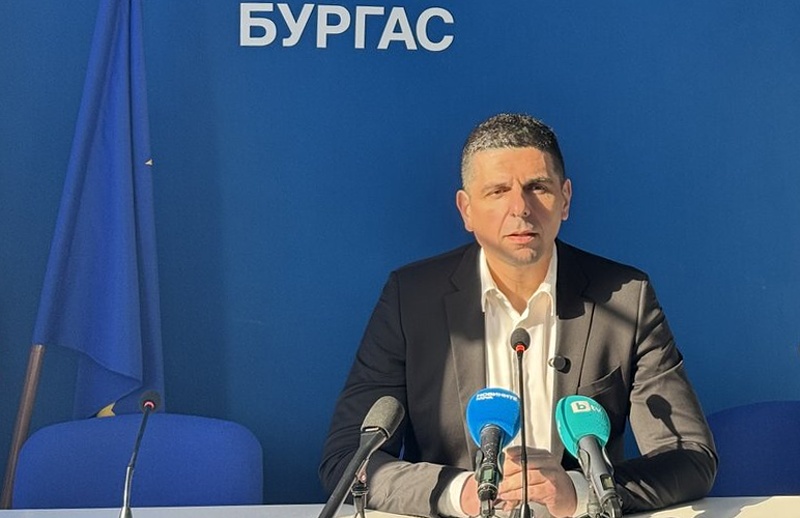 Ивайло Мирчев в Бургас: Предлагаме парламентът да гласува декларация за оставката на главния прокурор