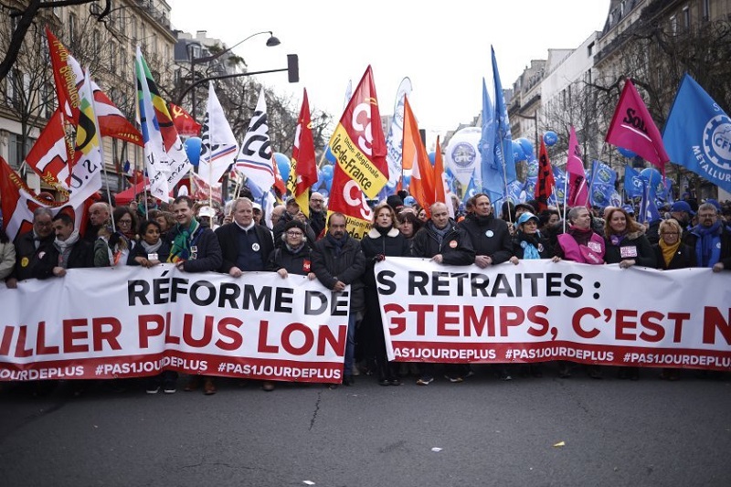 Протести и сблъсъци във Франция заради пенсионната реформа