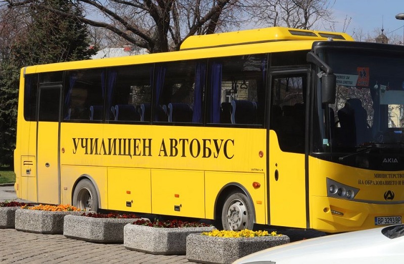 Бургас получава нови училищни автобуси