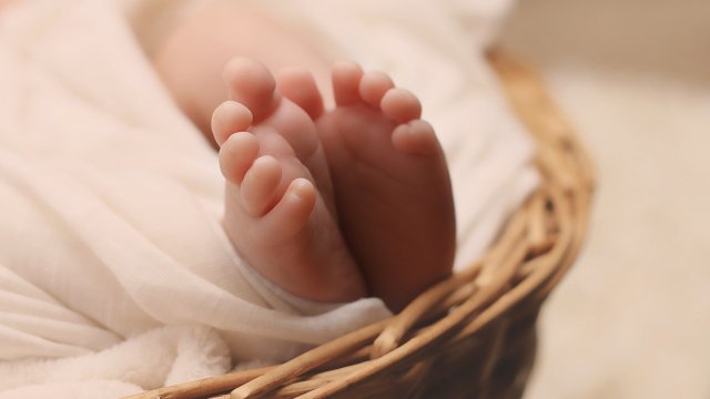 Близо 5-килограмово бебе се роди в Пловдив