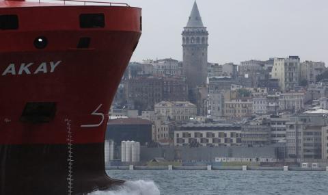 Товарен кораб се разцепи на две край турския бряг