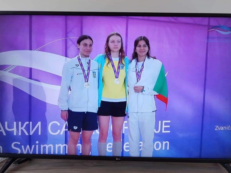 Бургазлийката Десислава Белова спечели бронз на международен плувен турнир в Сърбия