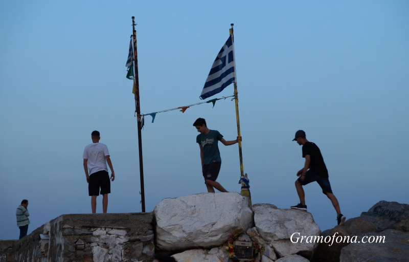 Гърция удължи ограничителните мерки за влизане до 14 май