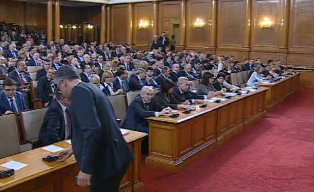 Депутатите решиха: Теглим 16 млрд. нов заем