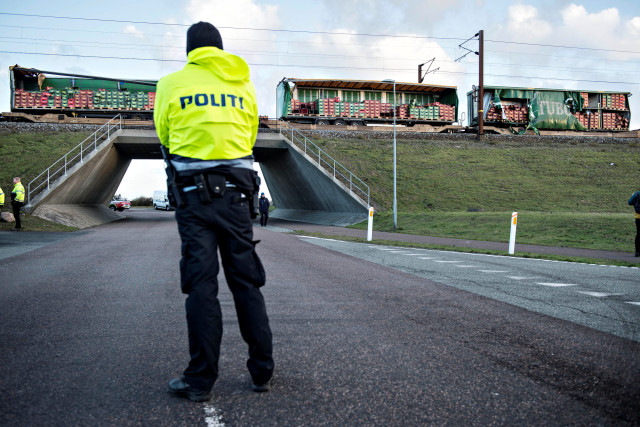 Влаков инцидент на мост в Дания
