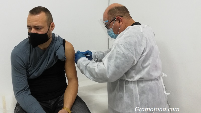 Здравният министър: Сертификатът за ваксинация срещу ковид е безплатен