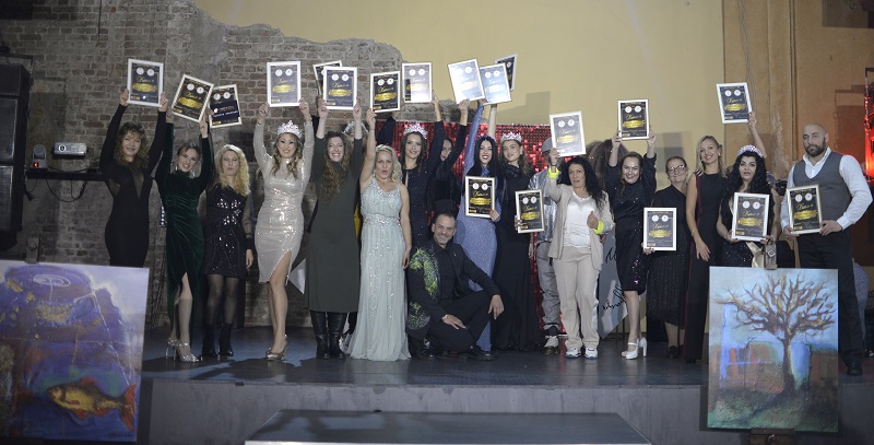  Дизайнерът Йордан Бъчваров раздаде карфици, изработени от злато, на годишните награди за мода