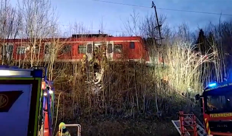 Влакова катастрофа в Германия, има жертви и ранени