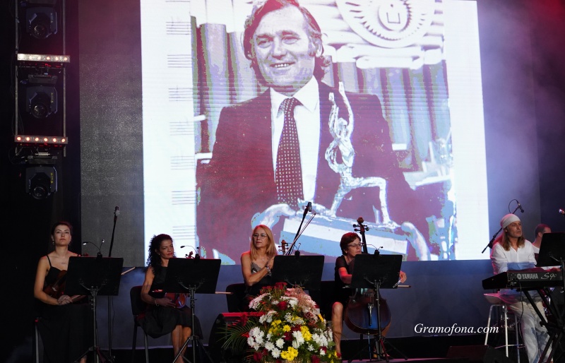 С голям концерт Бургас отбеляза 90-годишнината на Тончо Русев (СНИМКИ)