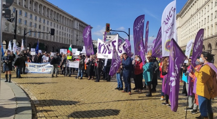 Протест срещу скъпия ток блокира центъра на столицата