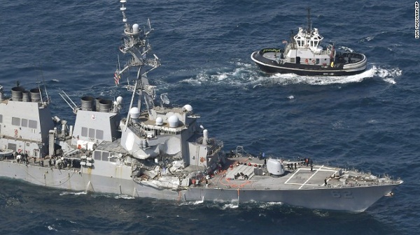 US разрушител се сблъска с търговски кораб край Япония, има изчезнали