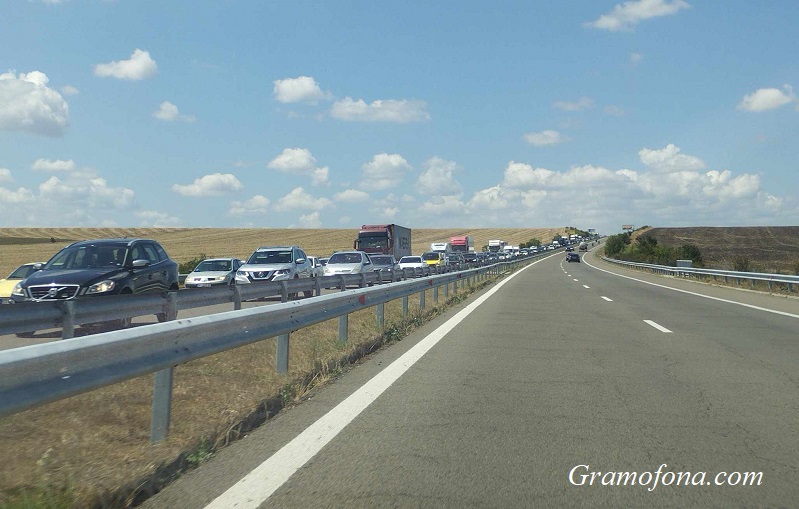 Важно за шофьорите: От утре променят движението в бургаския участък на магистрала „Тракия“ заради ремонт