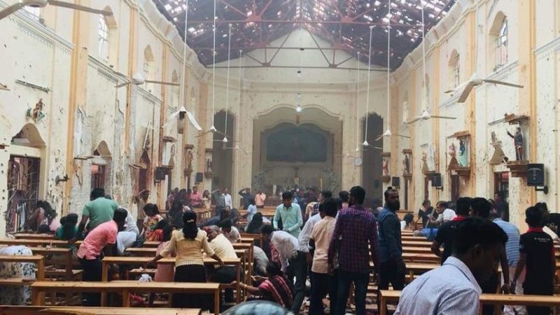 20 загинаха и 280 пострадаха при експлозии в църкви в Шри Ланка