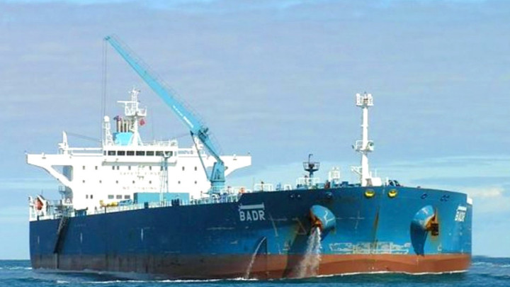 Скандалният танкер БАДР/БДИН с нов корабен агент