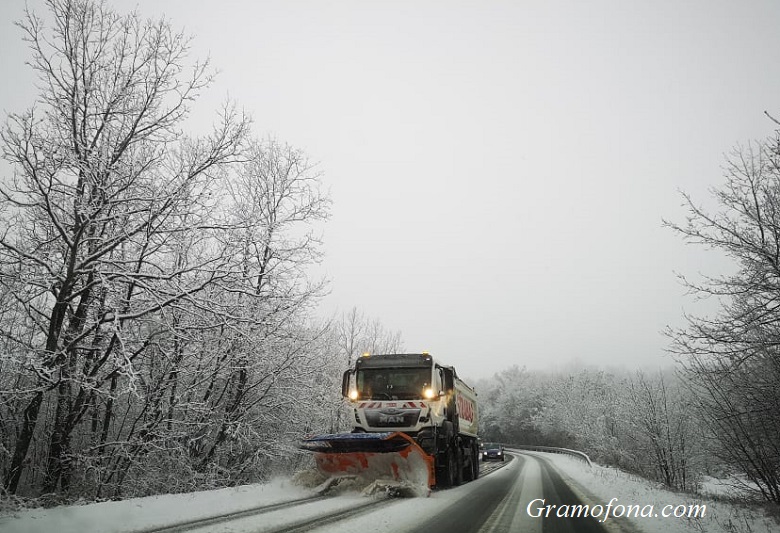 АПИ: Очаква се сняг, шофьорите да тръгват на път подготвени
