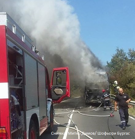 30 пътници е имало в изгорелия автобус, всички са евакуирани
