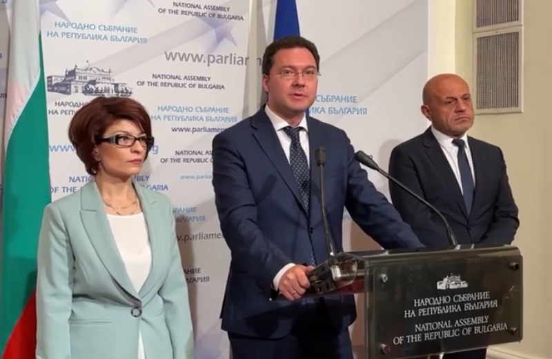 Даниел Митов: Премиерът дължи много отговори за това, което се случи в Скопие