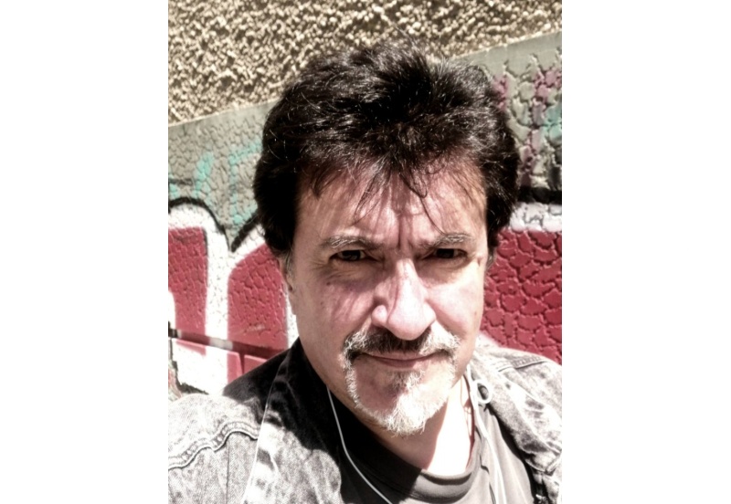 Атанас Велков празнува 60 години с изложба в родния си Бургас