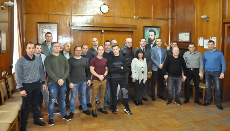 Мъже за пример – 19 души попълниха редиците на доброволното формирование към Община Бургас