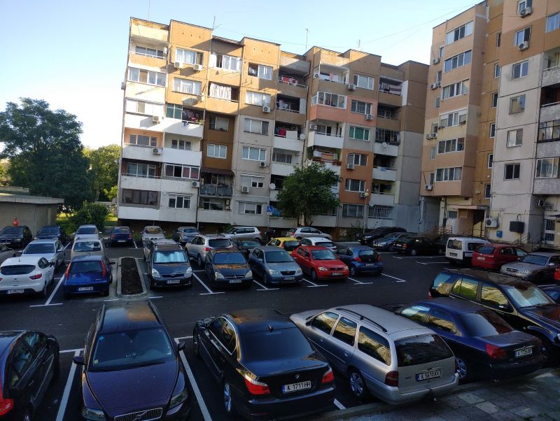 Нов паркинг за 50 автомобила откриха в „Братя Миладинови“