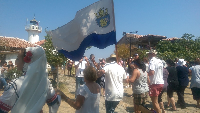 Кой развя байрака на остров Света Анастасия?