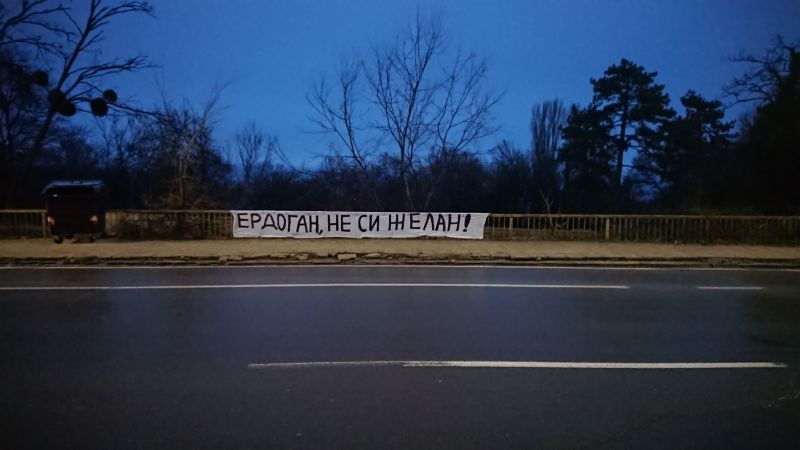 Варна осъмна с лозунги срещу Ердоган, готви се и протест