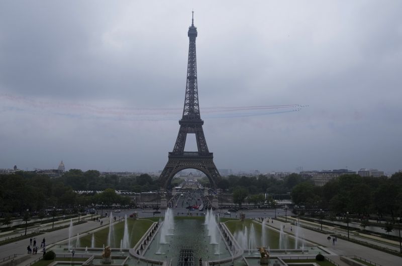 В Париж осуетиха атентат срещу американска банка