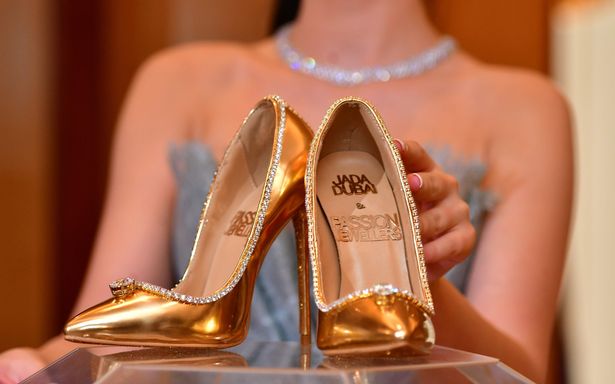 Вижте най-скъпите обувки в света. Изработени са от коприна, злато и диаманти